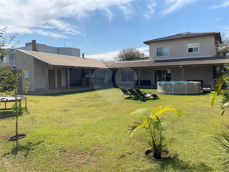 Casa à venda com 4 quartos, sendo 3 suítes, no condomínio Primavera, Salto - SP
