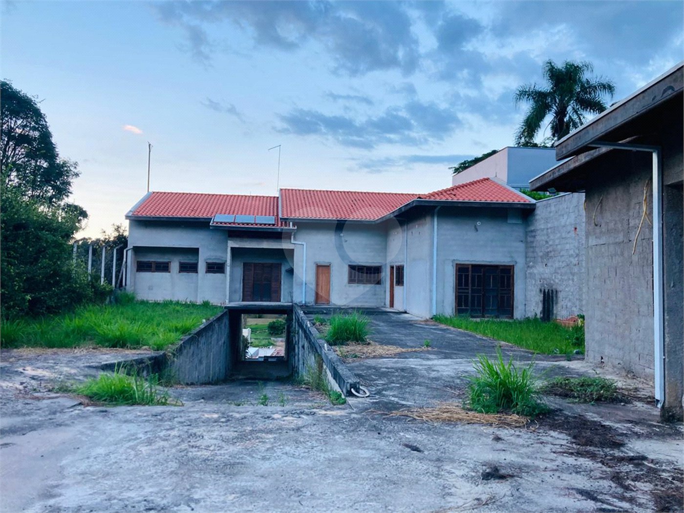 Casa à venda com 3 suítes no condomínio Lagoinha, Jacareí - SP