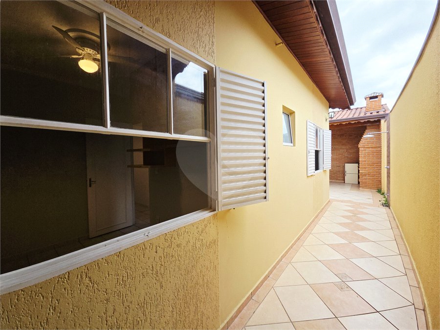 Casa à venda com 3 quartos, sendo 1 suíte, no condomínio Parque das Árvores, Sorocaba - SP