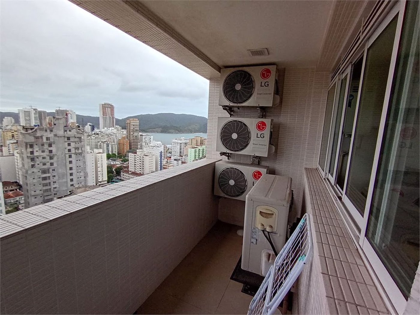 Apartamento Residencial para locação, Boqueirão, Santos - AP0256.