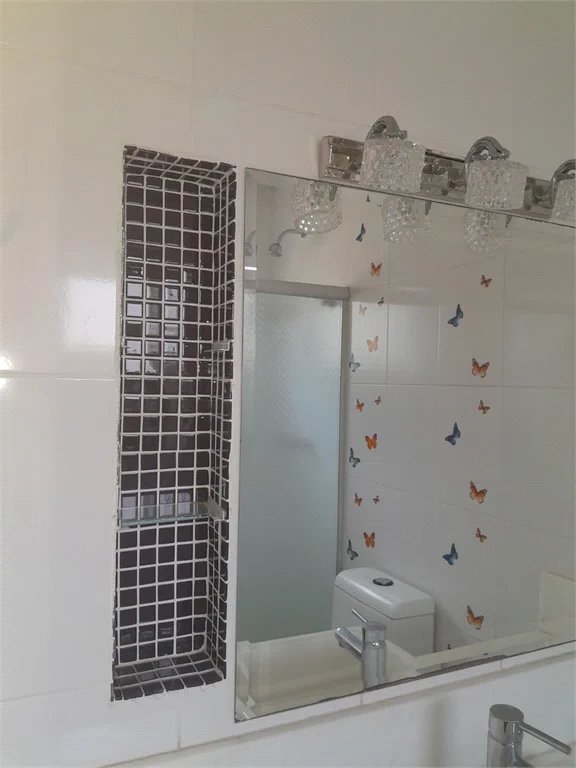 Casa à venda ou para alugar com 4 suítes em Chácaras São Carlos, Cotia, SP