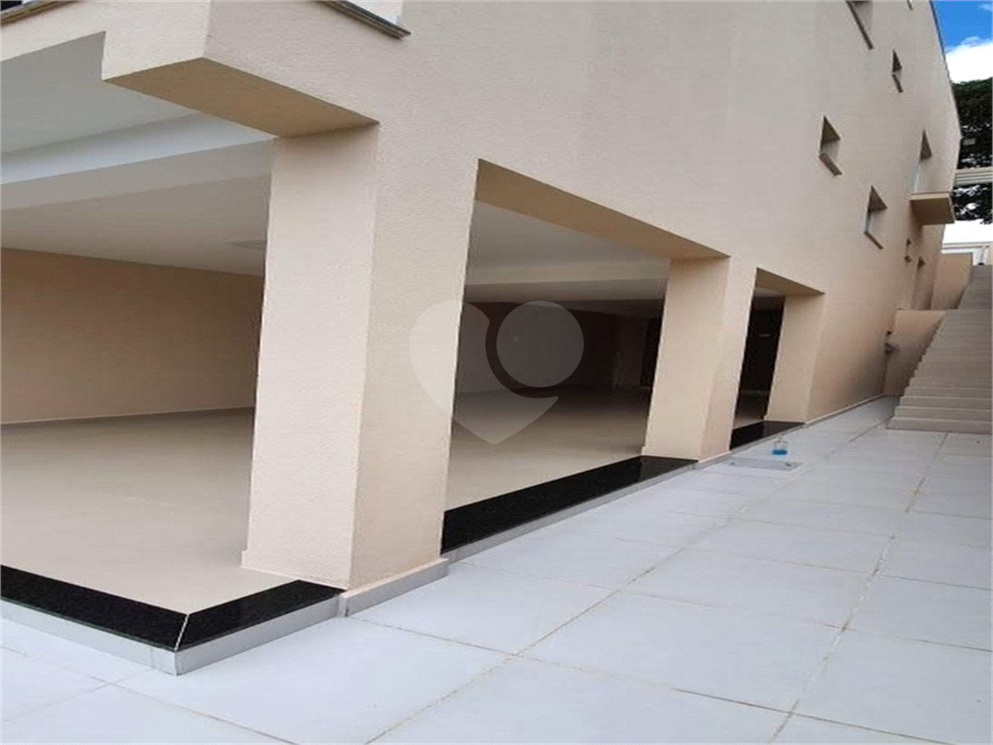 Casa à venda com 3 quartos, sendo 1 suíte, em Vila Santa Rosália, São Roque, SP