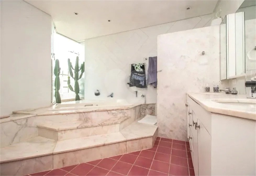 Casa de Vila à venda com 5 quartos, sendo 3 suítes, em Jardim Marajoara, São Paulo, SP