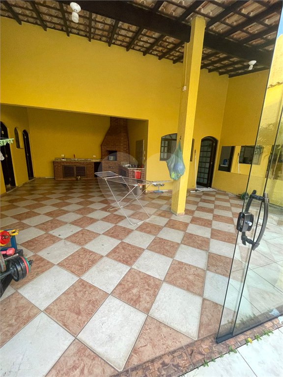 Sobrado à venda com 4 quartos, sendo 1 suíte, em Vila Áurea, Poá, SP