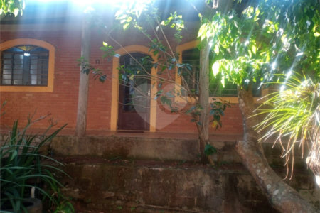 Casa à venda com 2 suítes em Jardim Santa Bárbara, Atibaia, SP