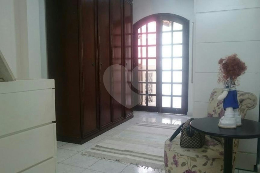 Sobrado à venda com 3 quartos, sendo 2 suítes, em Artur Alvim, São Paulo, SP