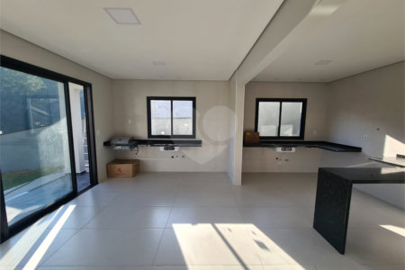 Casa à venda com 3 suítes no condomínio Reserva dos Jatobás, Louveira - SP