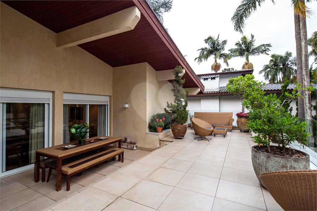 Casa à venda com 5 suítes em Jardim Cordeiro, São Paulo, SP