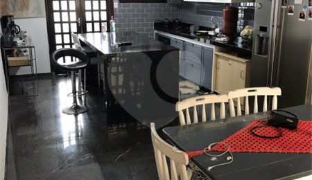 Sobrado à venda com 3 suítes em Vila Oliveira, Mogi das Cruzes, SP