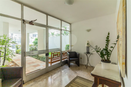 Apartamento à venda com 3 quartos, sendo 1 suíte, em Itaim Bibi, São Paulo, SP