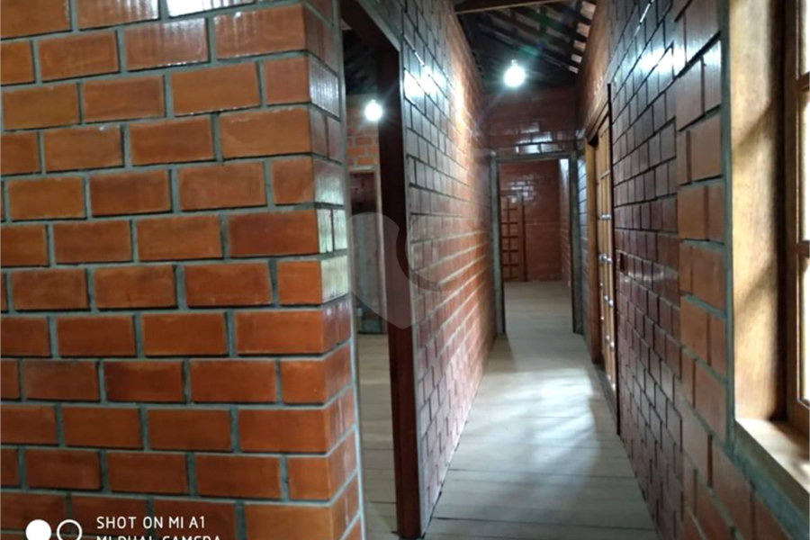 Sobrado à venda com 4 quartos, sendo 3 suítes, em Serra da Cantareira, Mairiporã, SP