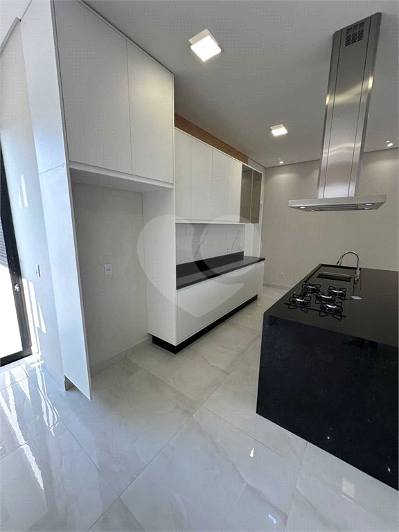 Casa à venda com 3 suítes no condomínio Condomíno Helena Maria, Sorocaba - SP