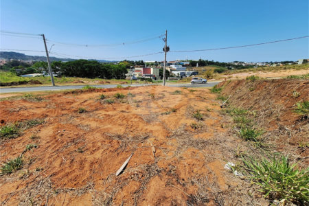 Terreno à venda com 1 suíte no condomínio Comercial Independência, Vinhedo - SP