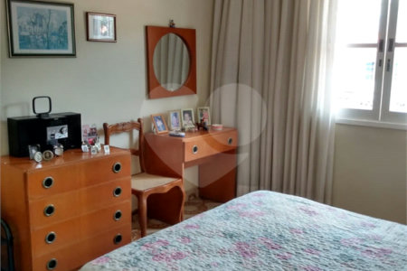 Sobrado à venda com 3 quartos em Vila Cordeiro, São Paulo, SP