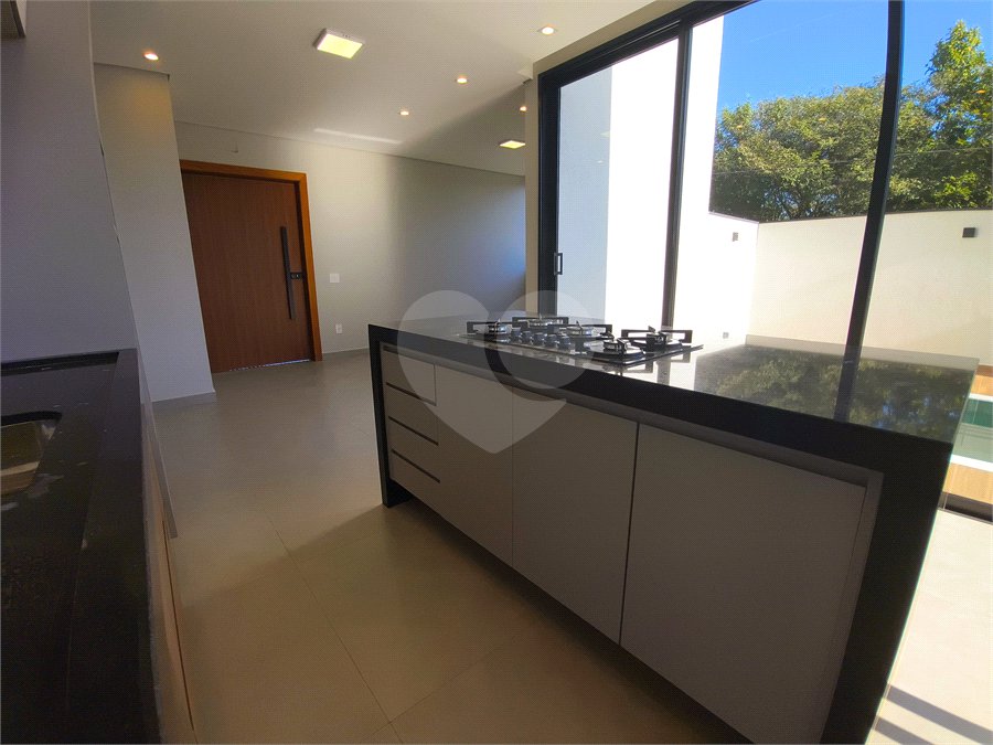 Casa à venda com 3 suítes no condomínio Terras de São Francisco, Sorocaba - SP