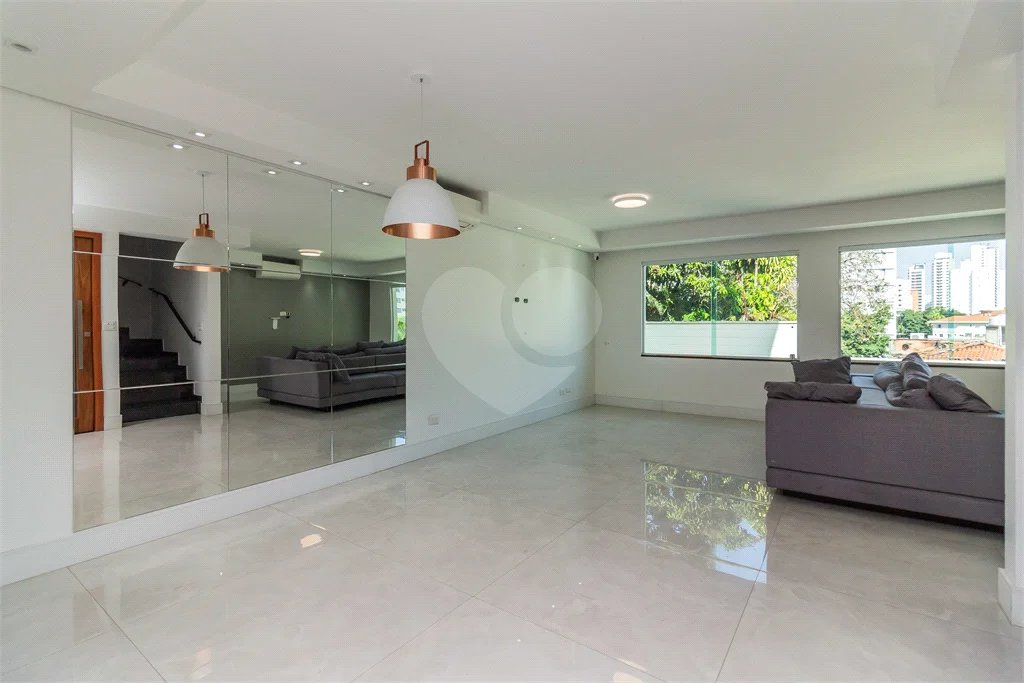 Casa à venda com 3 quartos, sendo 2 suítes,  no condomínio Sagres, São Paulo - SP