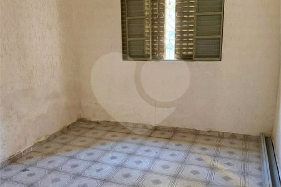 Sobrado à venda com 4 quartos em Vila Zat, São Paulo, SP