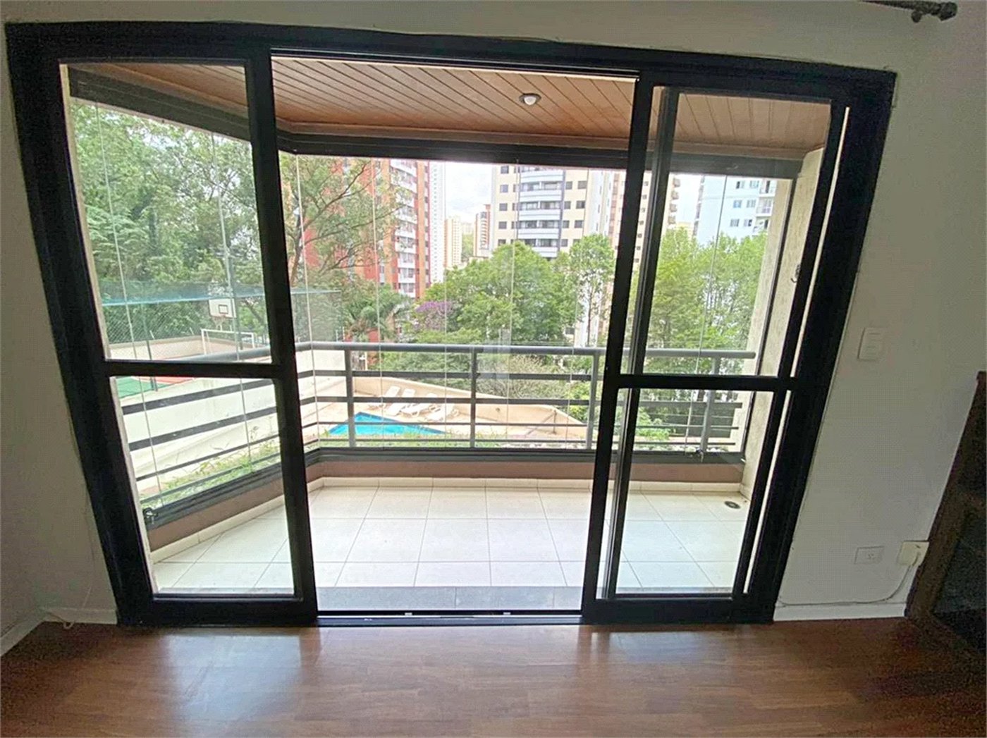 Apartamento à venda com 3 quartos, sendo 1 suíte,  em Vila Andrade, São Paulo, SP