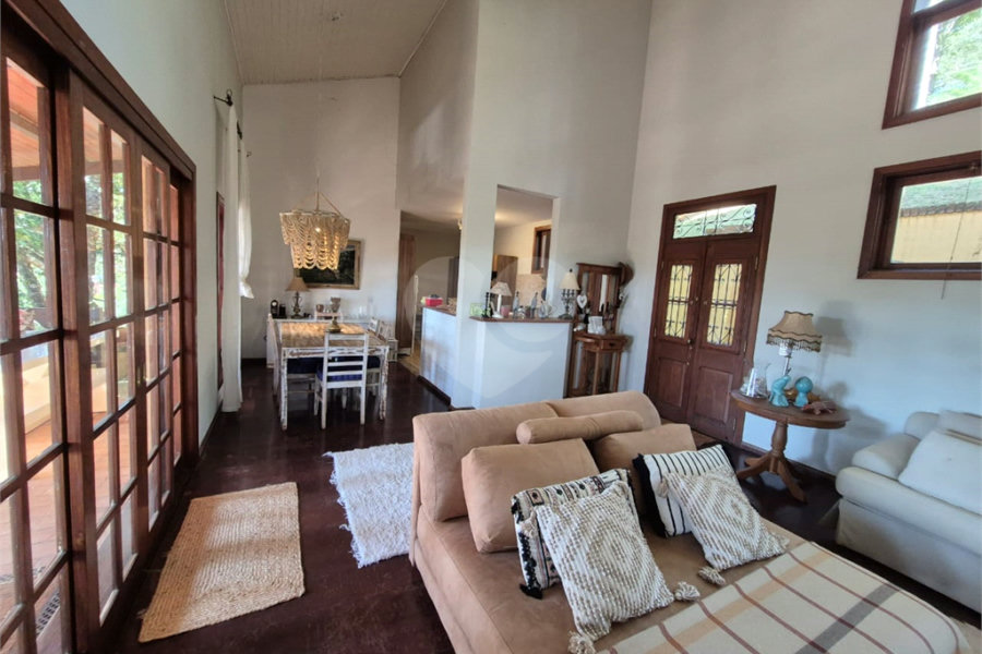 Casa à venda com 3 quartos, sendo 1 suíte, no condomínio Parque Petrópolis 4 Secção, Mairiporã - SP
