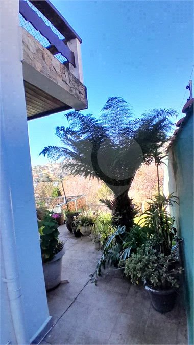 Sobrado à venda com 3 quartos, sendo 1 suíte, em Vila Isabela, Campos do Jordão, SP
