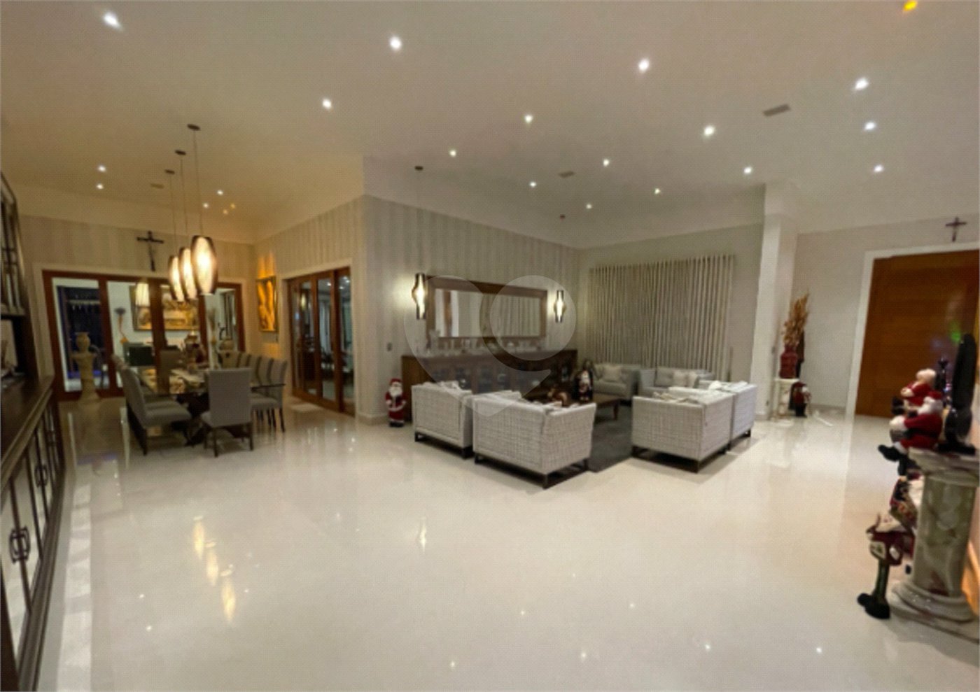 Casa à venda com 4 suítes no condomínio Halvétia Country Residencial, Indaiatuba - SP