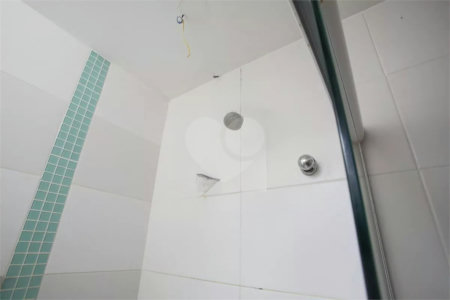 Casa à venda com 4 quartos, sendo 3 suítes, no condomínio Lícia de Alvarenga, Rio de Janeiro - RJ