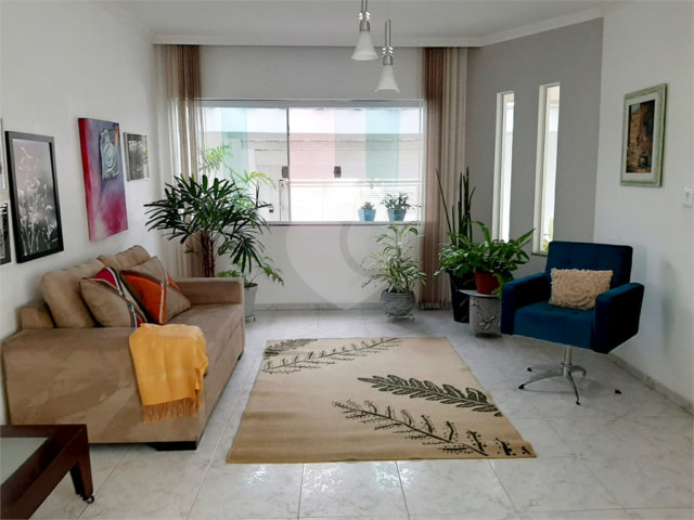Sobrado à venda com 4 quartos, sendo 2 suítes,  em Jardim Franca, São Paulo, SP