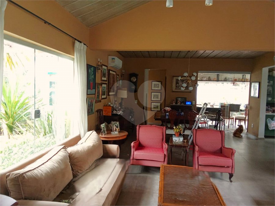 Casa à venda com 4 quartos, sendo 2 suítes,  no condomínio Vivenda do Lago, Sorocaba - SP