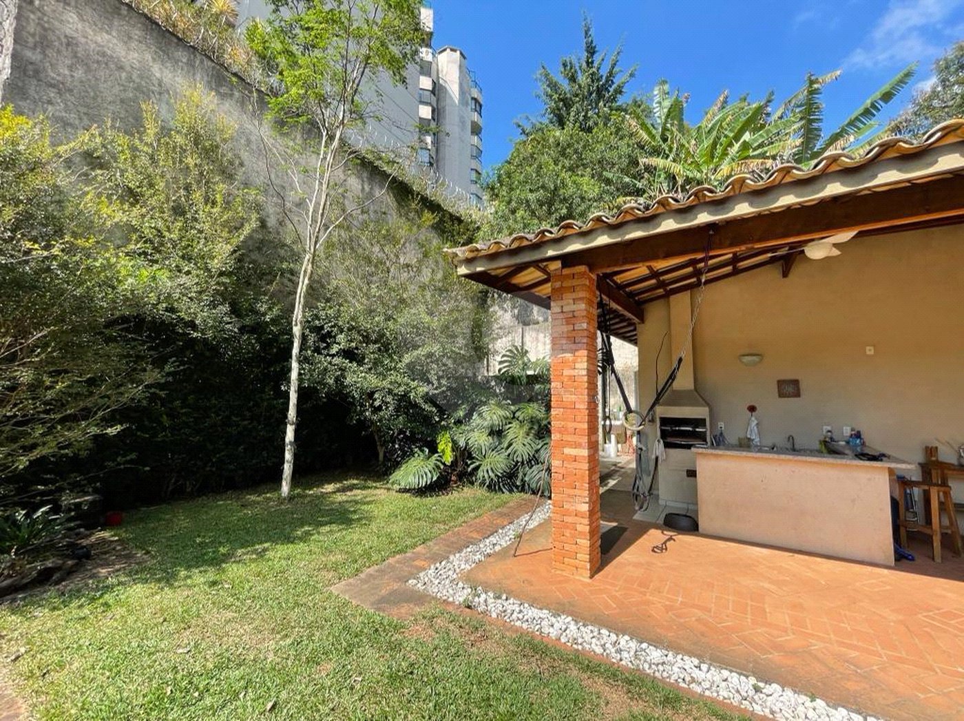Casa à venda com 4 quartos, sendo 1 suíte, em Vila Morumbi, São Paulo, SP