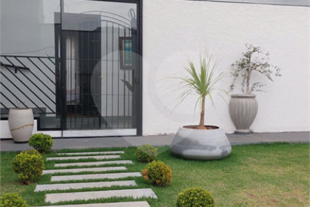 Casa à venda ou para alugar com 4 quartos, sendo 3 suítes, no condomínio Figueira Garden, Atibaia - SP
