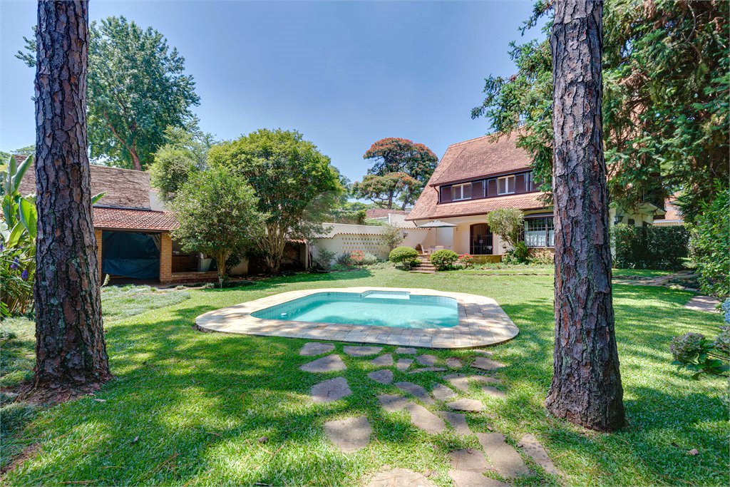 Casa à venda com 4 quartos, sendo 1 suíte, em Alto da Boa Vista, São Paulo, SP