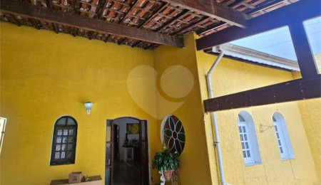 Casa Térrea à venda com 3 quartos, sendo 1 suíte,  no Centro, Poá, SP