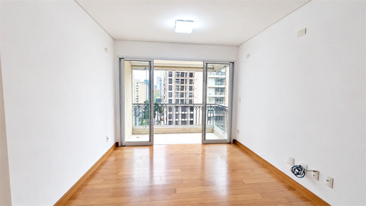 Apartamento à venda com 3 quartos, sendo 1 suíte, em Jardim das Acácias, São Paulo, SP