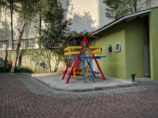 Casa à venda com 3 quartos, sendo 1 suíte,  no condomínio Village Paradise Garden, São Paulo - SP