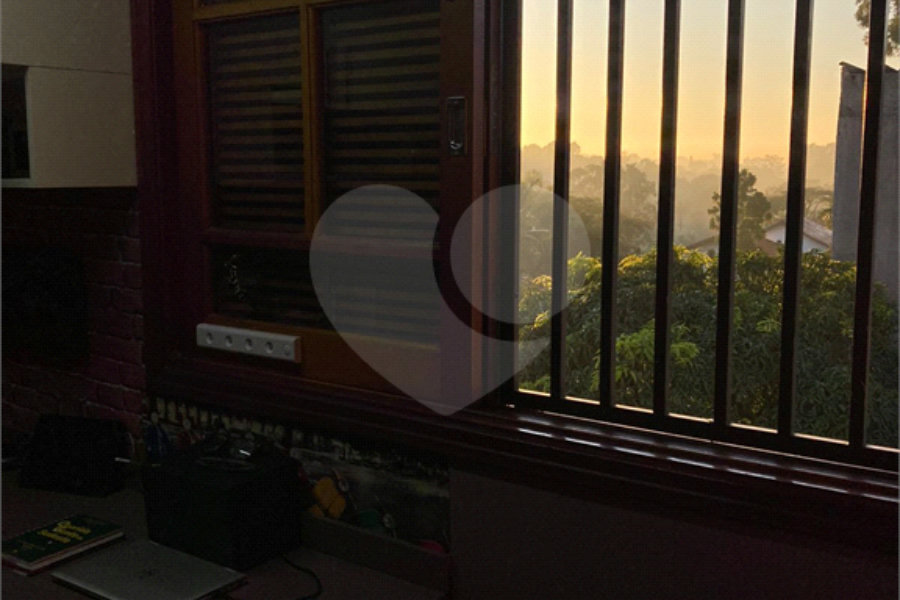 Casa à venda com 3 quartos, sendo 1 suíte, no condomínio Barbará II, São Paulo - SP