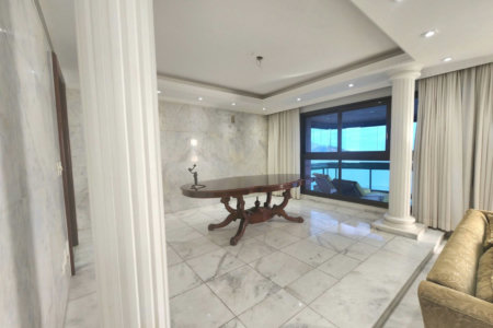 Apartamento Alto Padrão Frente Mar com 4 Dormitórios, 3 Suítes e 3 Vagas na Orla de Santos