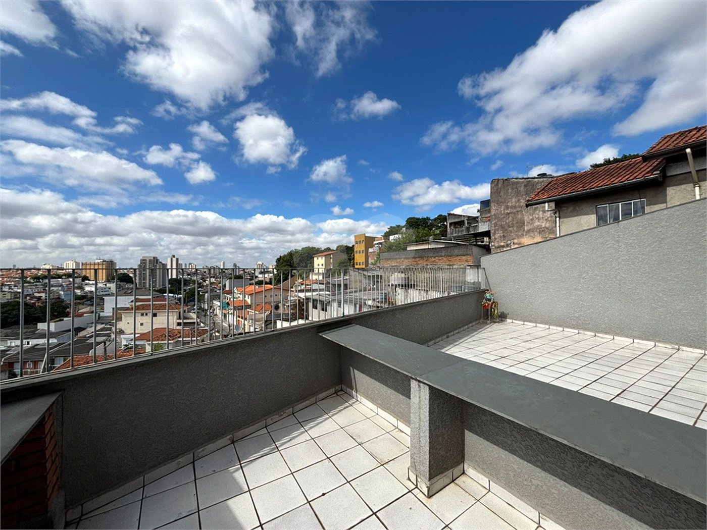 Casa à venda com 3 quartos, sendo 1 suíte,  em Vila Nivi, São Paulo, SP