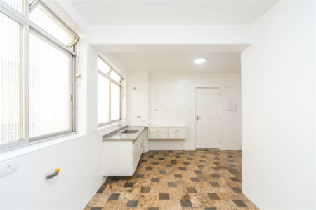 Apartamento à venda com 3 quartos, sendo 1 suíte, em Itaim Bibi, São Paulo, SP