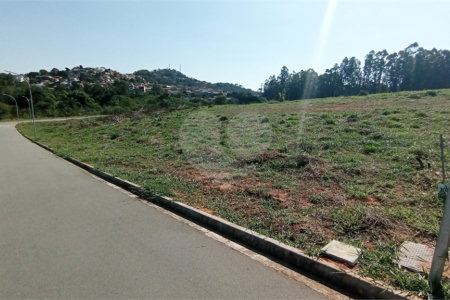 Terreno à venda com 1 suíte em Jardim Portugal, Valinhos, SP