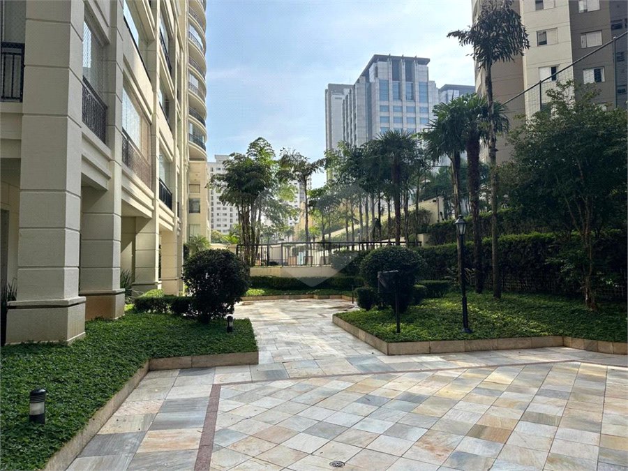 Apartamento à venda com 3 quartos, sendo 1 suíte, em Indianópolis, São Paulo, SP