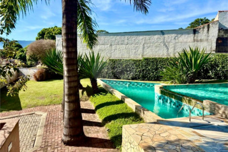 Casa à venda com 3 quartos, sendo 1 suíte, no condomínio Residencial Rio Preto Village, Atibaia - SP