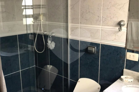 Sobrado à venda com 3 quartos em Jardim Itacolomi, São Paulo, SP