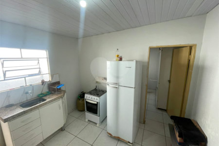 Casa térrea e salão comercial a venda no Jardim Bandeirantes.
