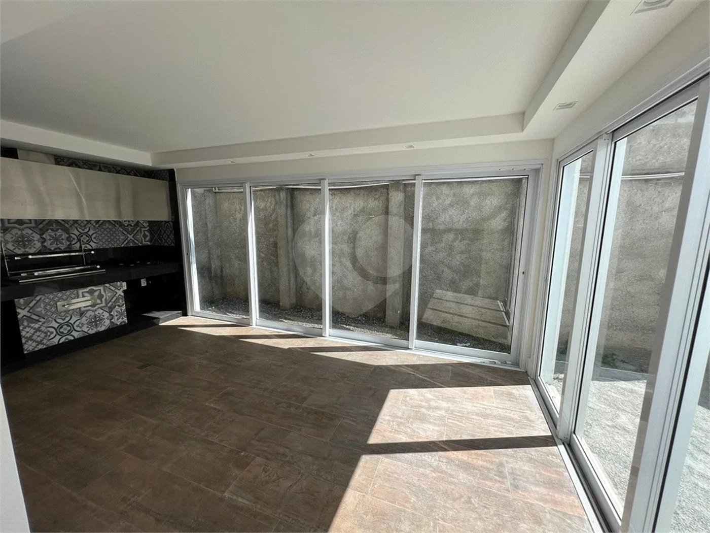 Residencial Tremembe Casa Linda - 255 mts - 04 dormit sendo 02 suites , 5 wcs - 04 vagas