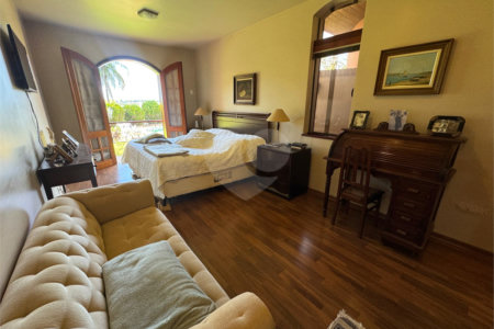 Casa à venda com 7 quartos, sendo 3 suítes,  em Jardim Colombo, Itapetininga, SP