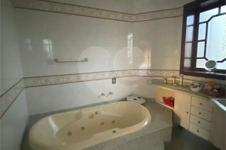 Casa à venda com 3 quartos, sendo 4 suítes,  no condomínio Estância Marambaia, Vinhedo - SP