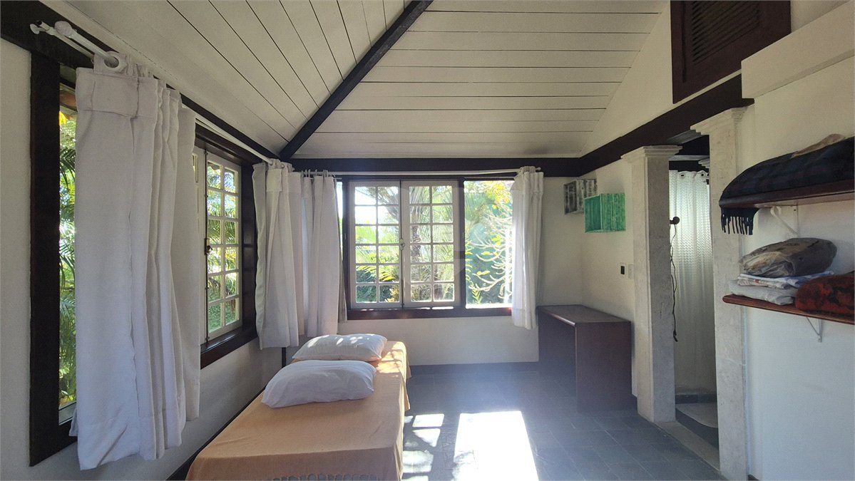 Casa em condomínio à venda com 4 quartos, sendo 3 suítes,  em Geribá, Armação dos Búzios, RJ