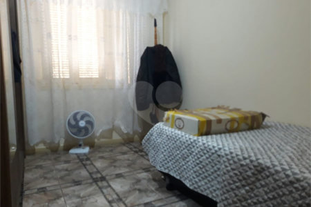Sobrado à venda com 3 quartos, sendo 1 suíte,  em Esplanada Mendes Moraes, São Roque, SP