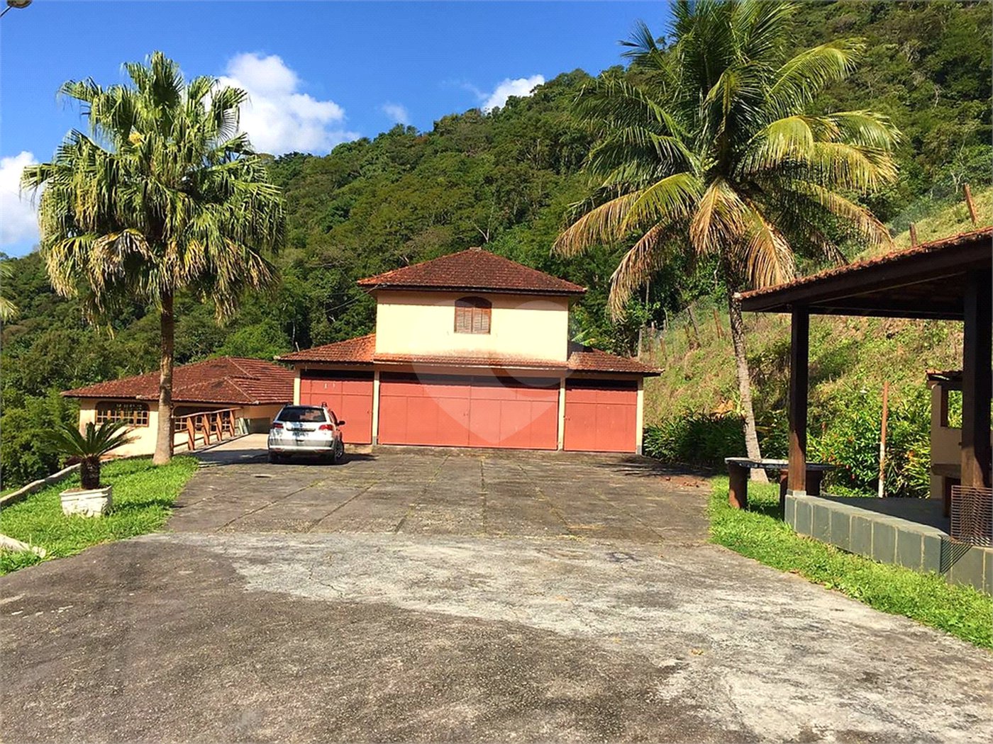 Fazenda à venda com 7 quartos, sendo 3 suítes, em Professor Souza, Casimiro de Abreu, RJ