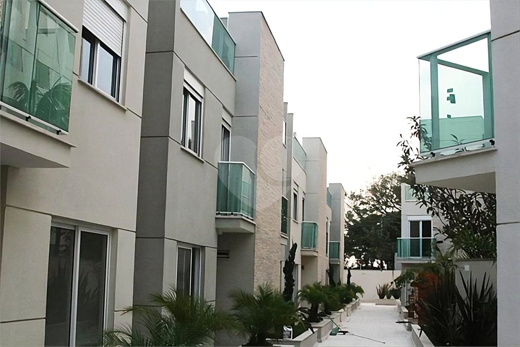 Casa à venda com 4 quartos, sendo 2 suítes, no condomínio Melbourne Residence, São Paulo - SP